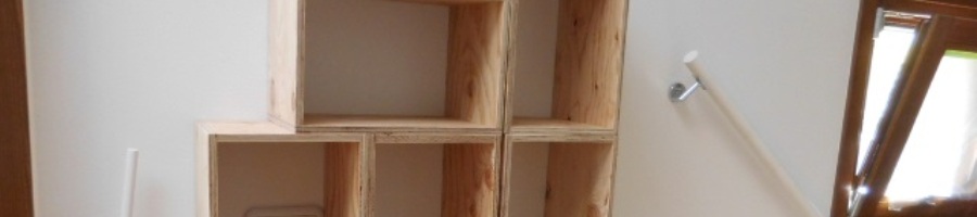 木の枠仕切り棚